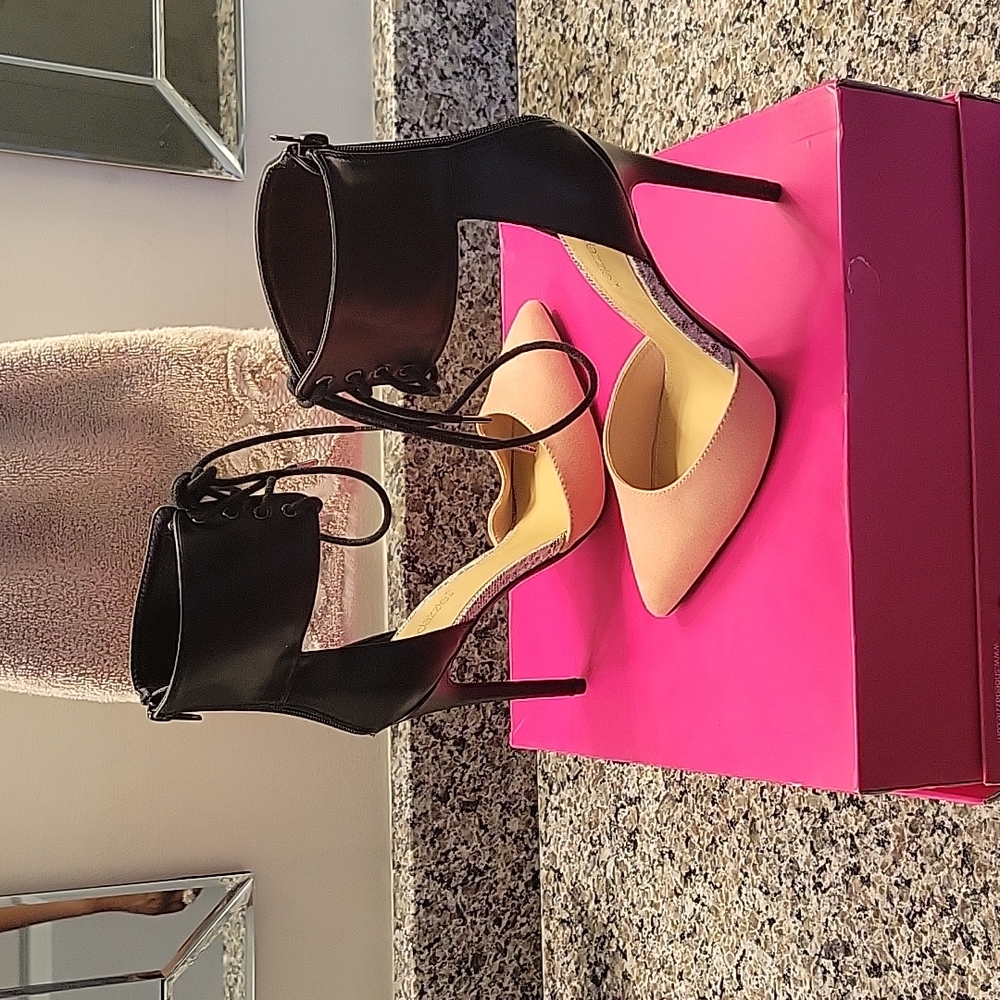 Bkack& Rose Pumps